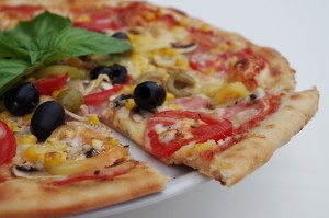 Pizza - 4 Saving Tips for Your Orlando Vacation - staySky Suites I-Drive Orlando